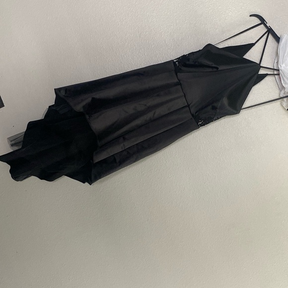 Formal halter dress - Picture 1 of 3